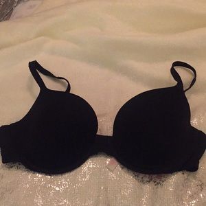 VS PINK lightly lined black bra